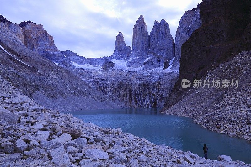 Trekker和Torres del Paine -巴塔哥尼亚，南美